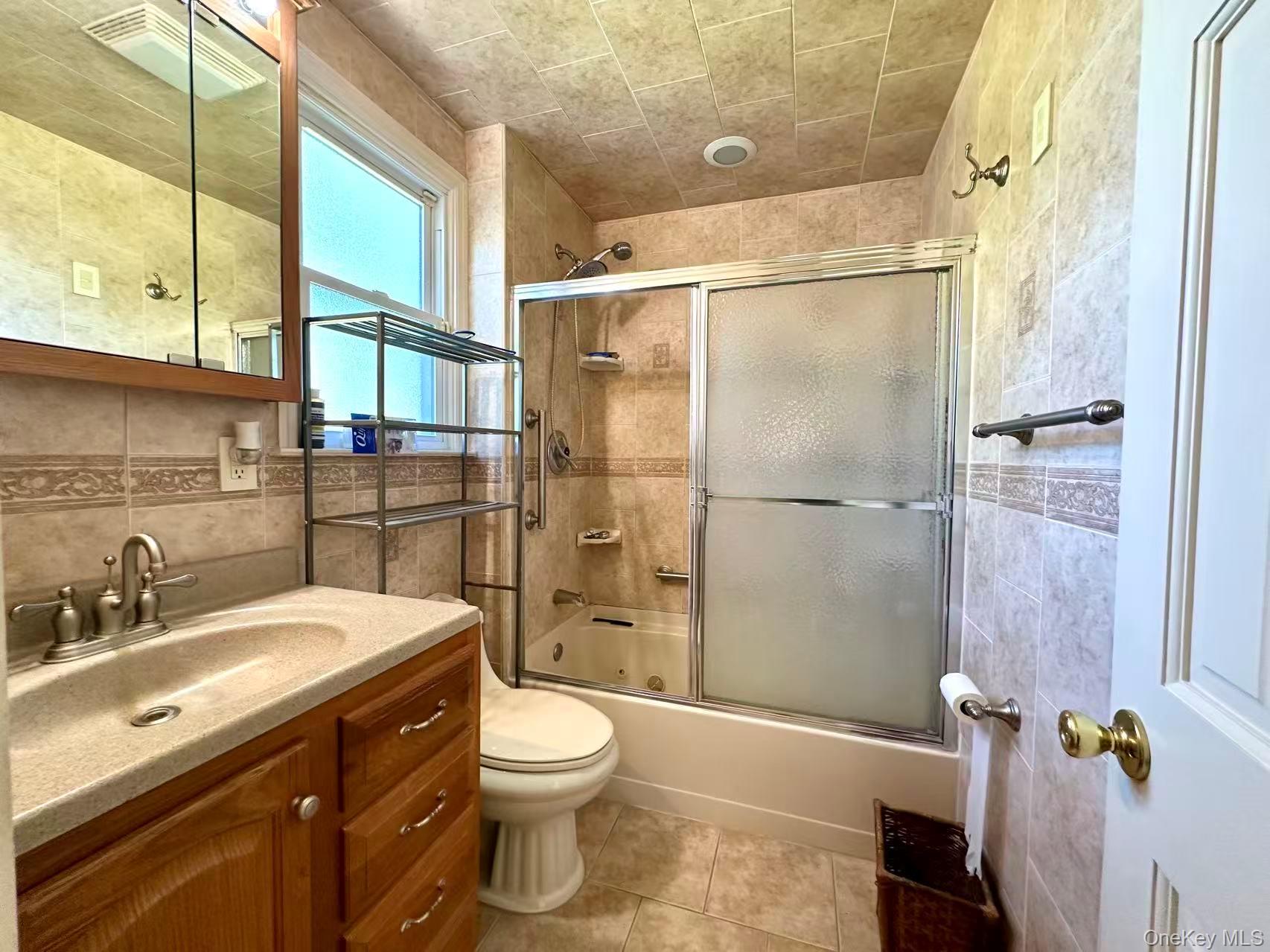 215 Mineola Avenue Property Photo 5