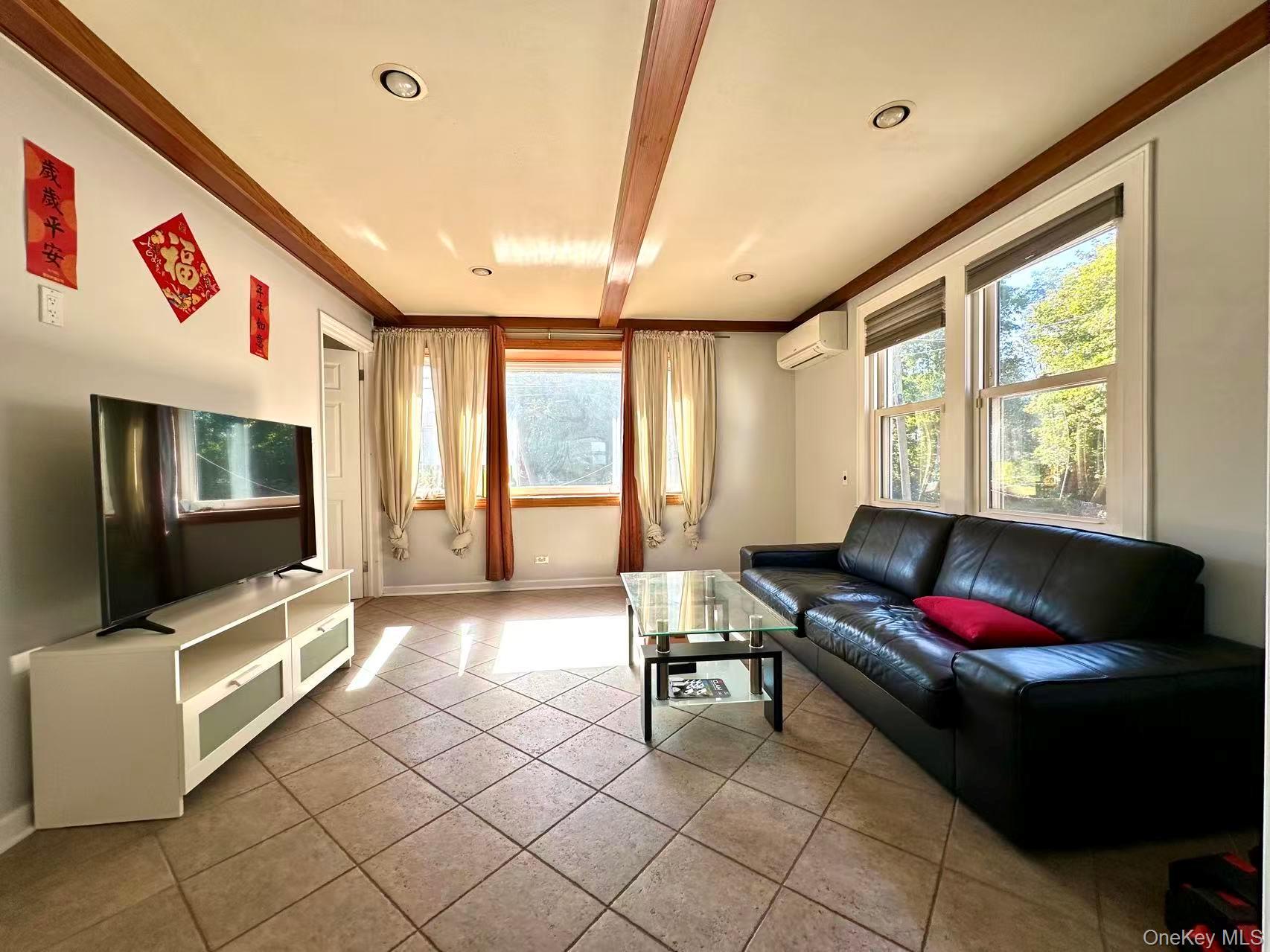 215 Mineola Avenue Property Photo 7
