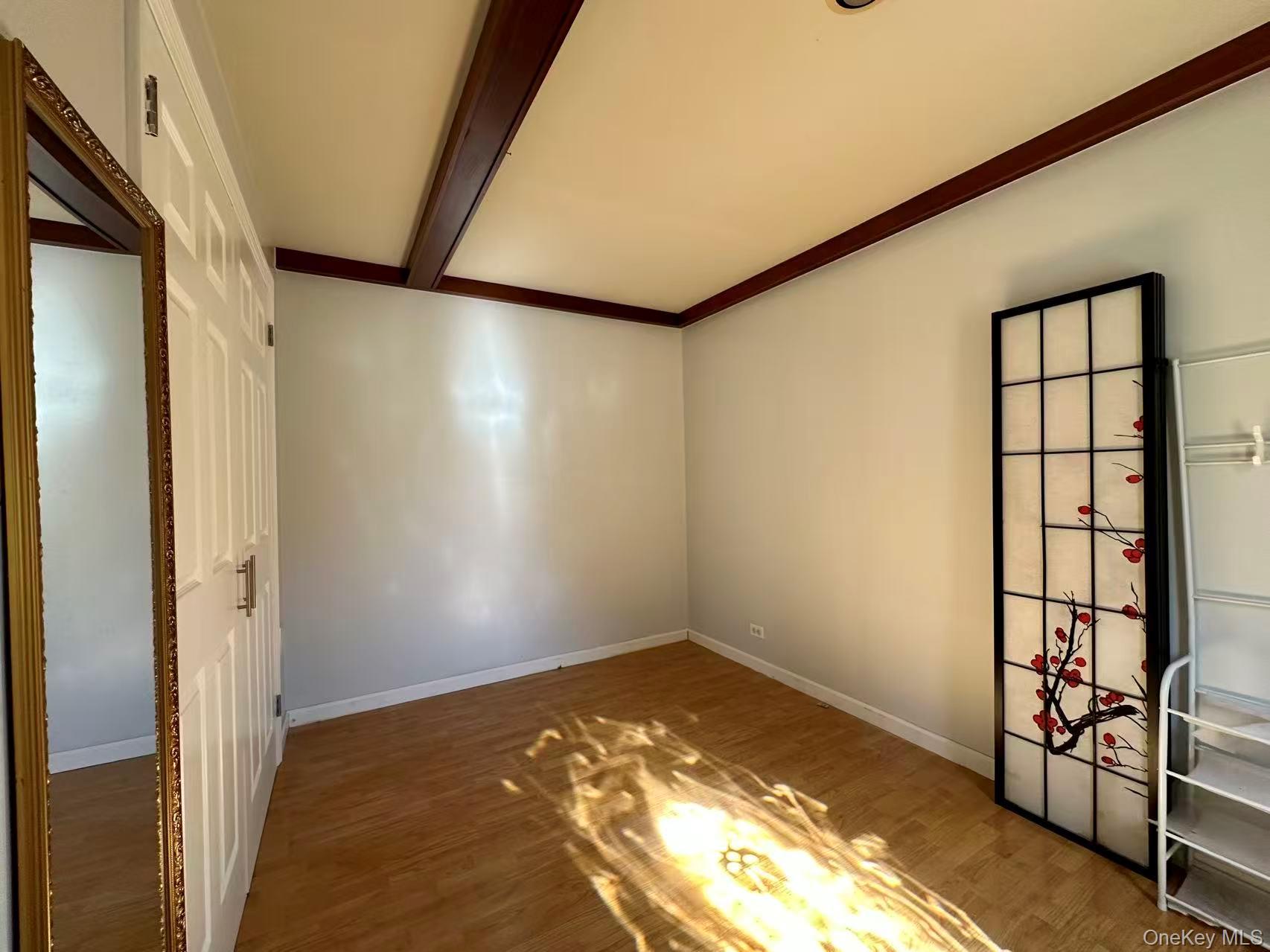 215 Mineola Avenue Property Photo 15