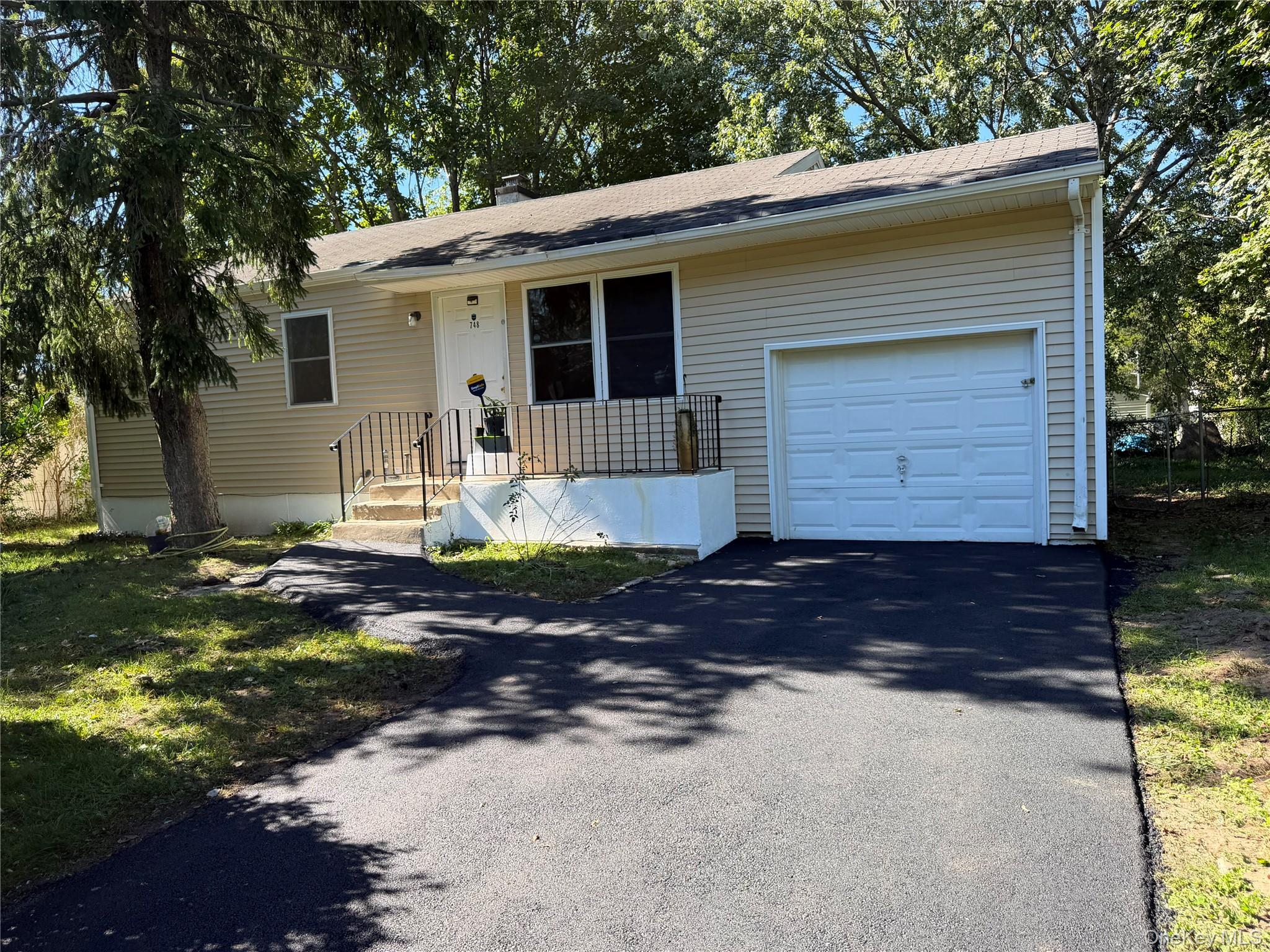 748 Doane Avenue Property Photo 1