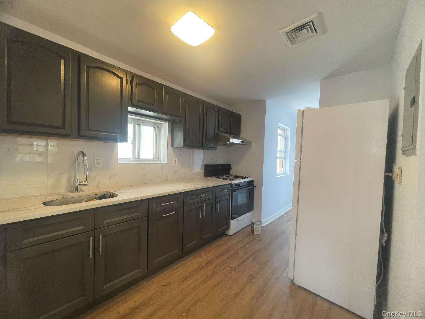 14916 Barclay Avenue Property Photo 3