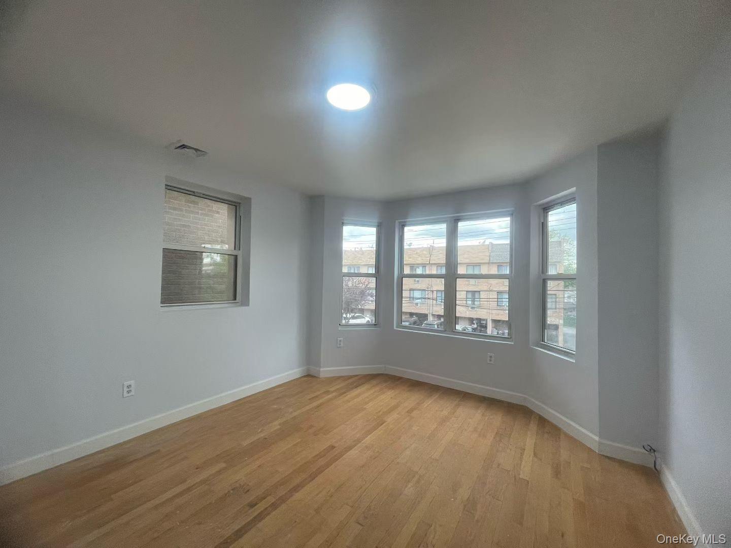 14916 Barclay Avenue Property Photo 5