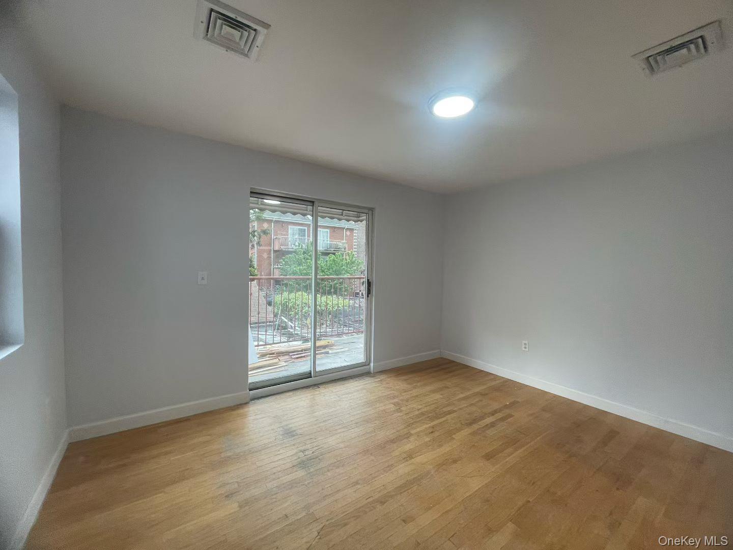 14916 Barclay Avenue Property Photo 8