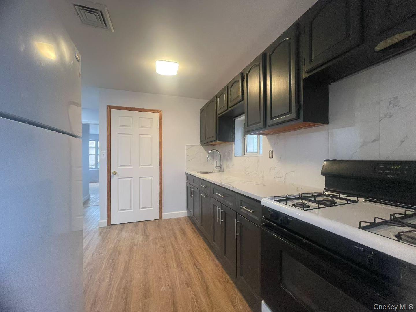 14916 Barclay Avenue Property Photo 9