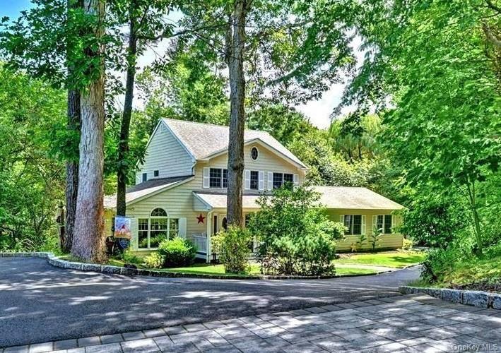 150 N Woods Drive Property Photo 1