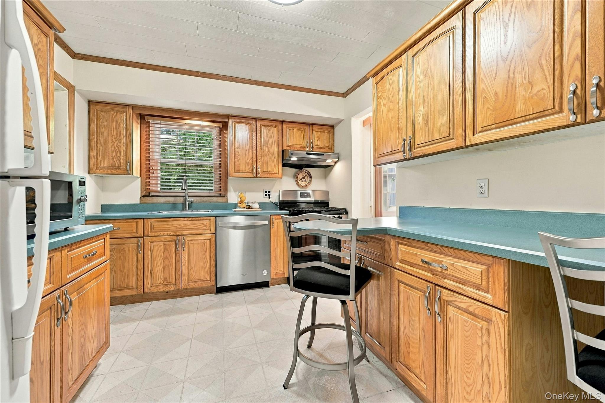 2 Milburn Lane Property Photo 18
