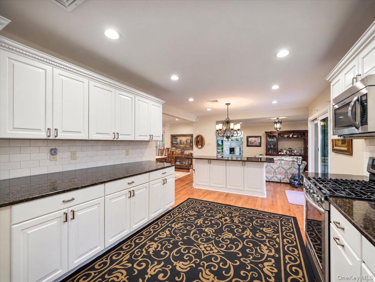 15 Sterling Forest Lane Property Photo 12