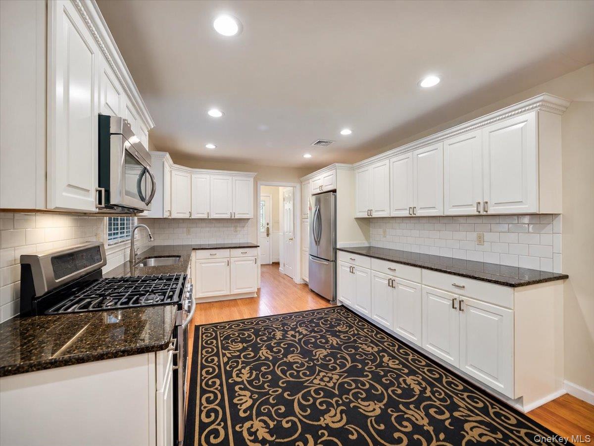 15 Sterling Forest Lane Property Photo 14