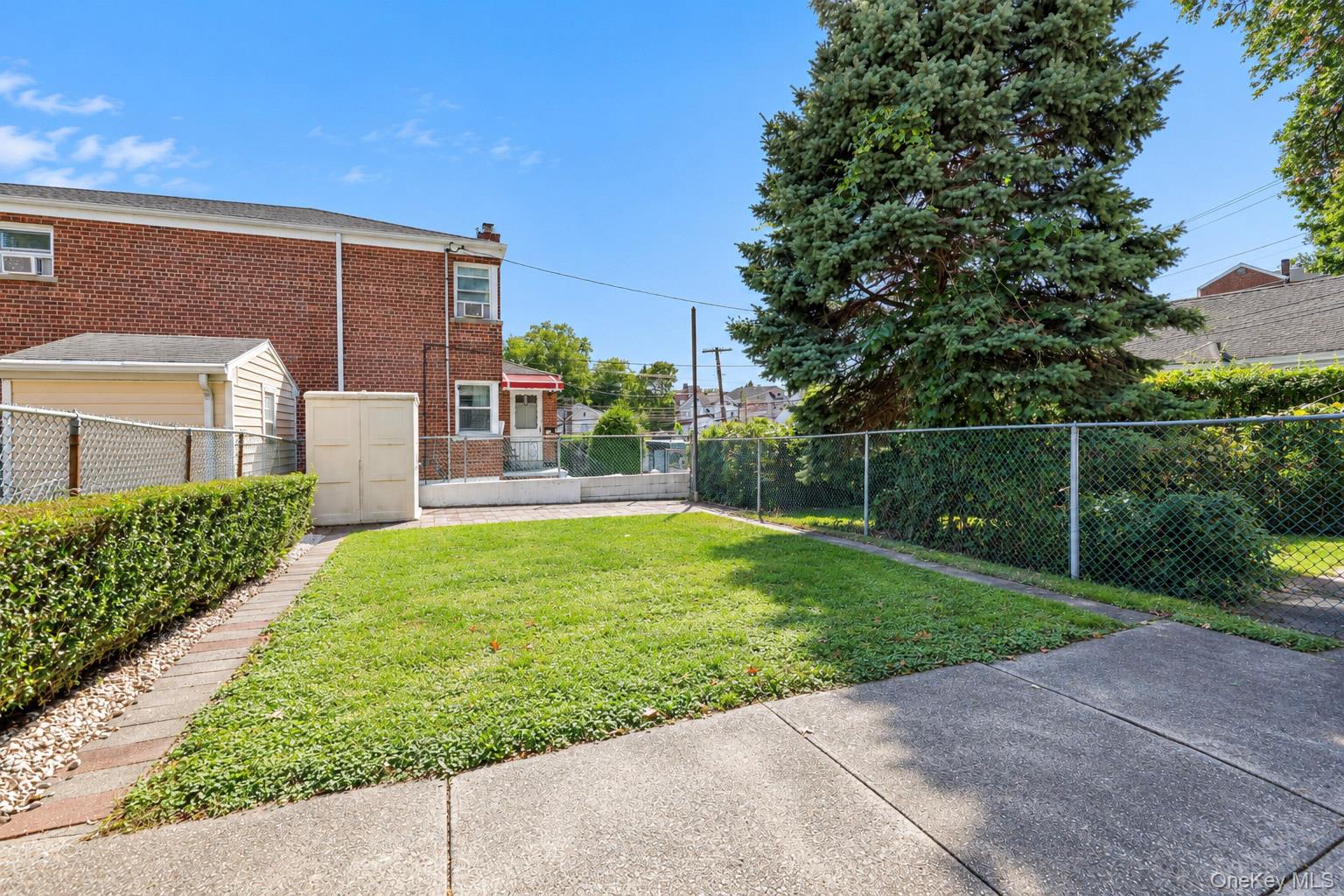 208 First Street Property Photo 6
