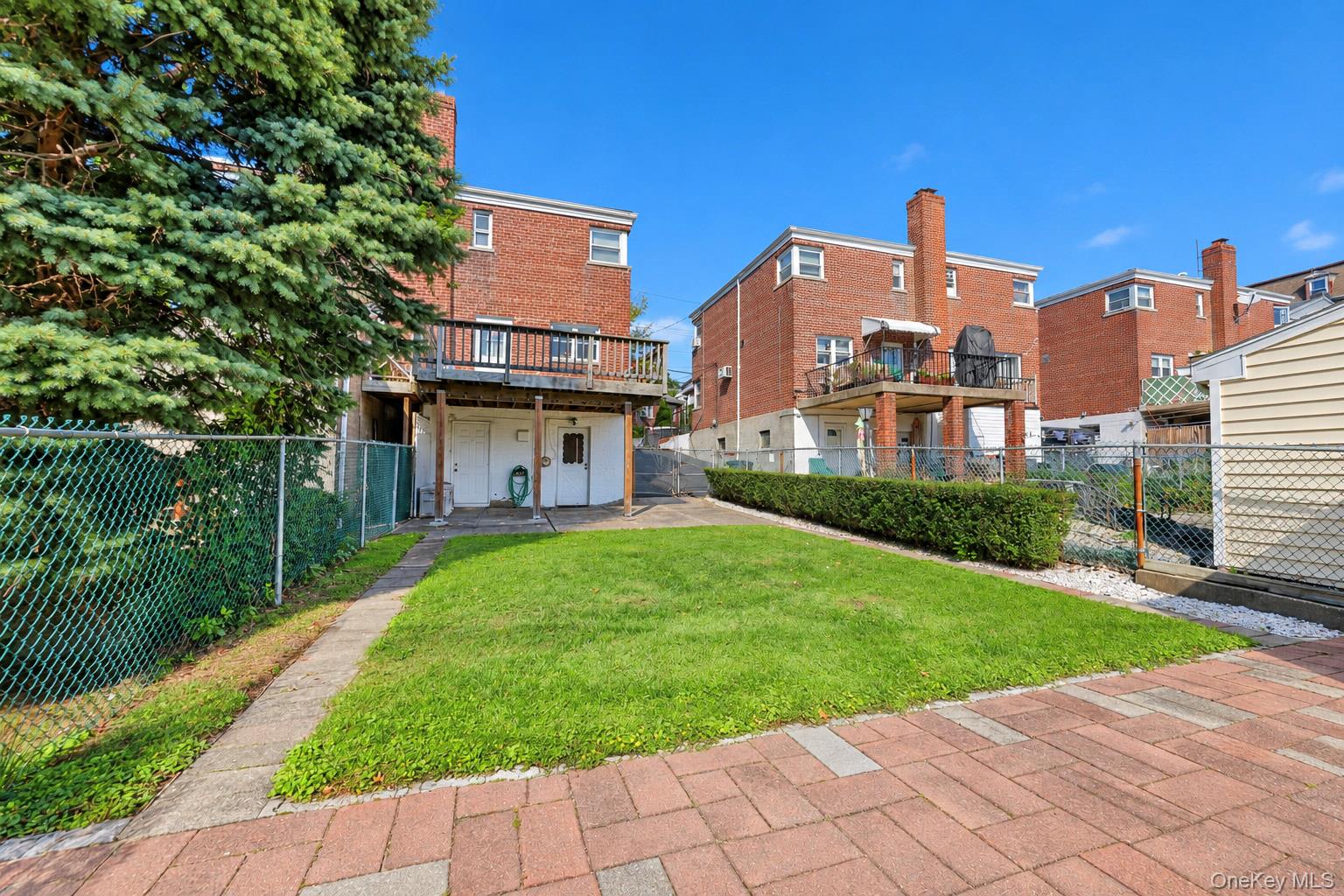 208 First Street Property Photo 7