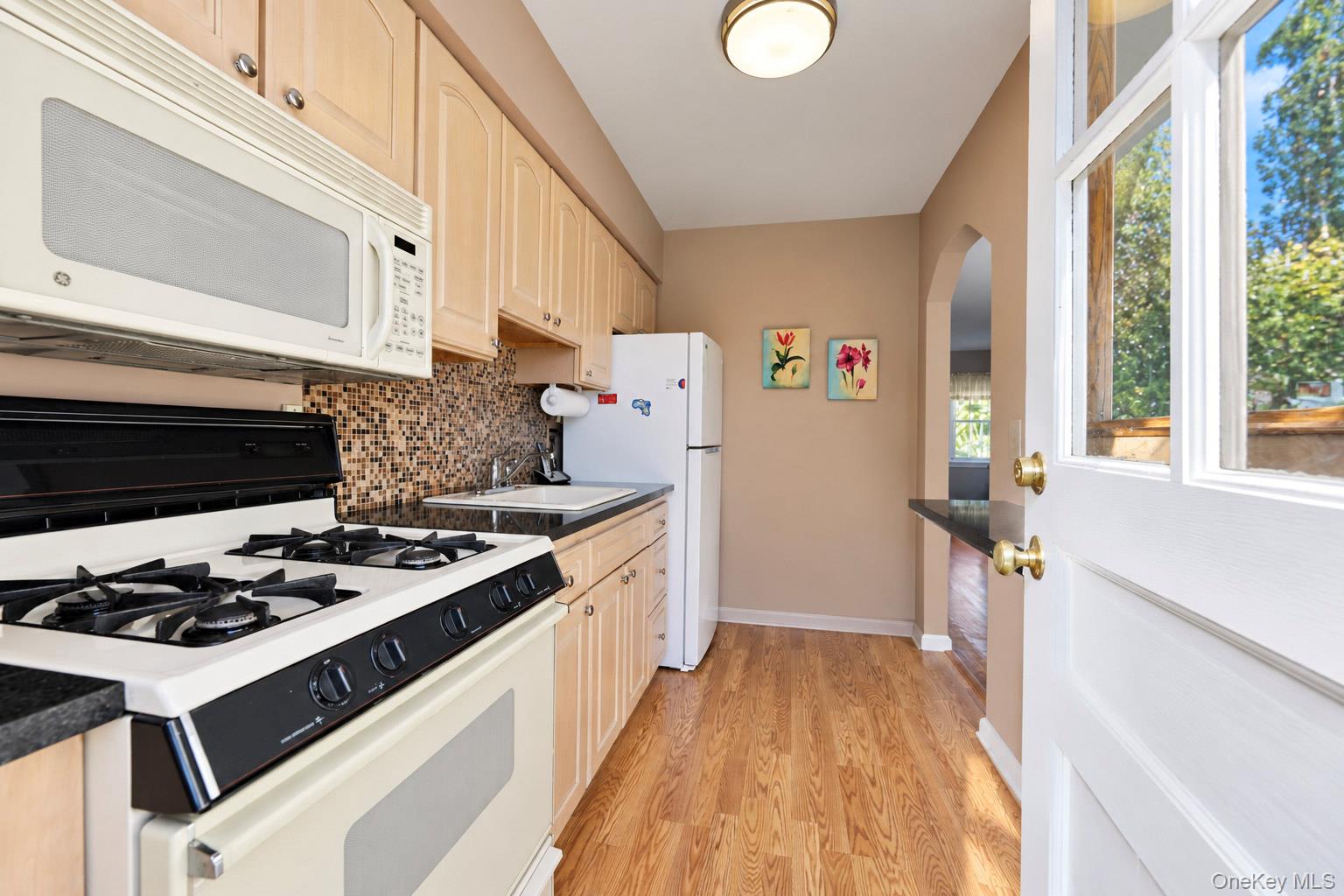 208 First Street Property Photo 14