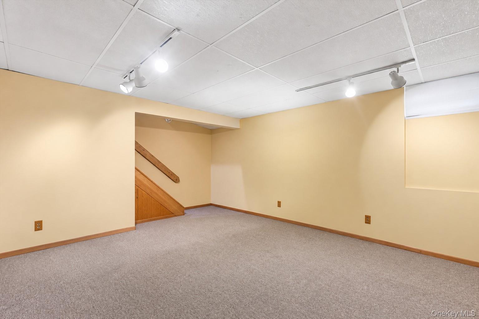 24 Huntington Commons Property Photo 18