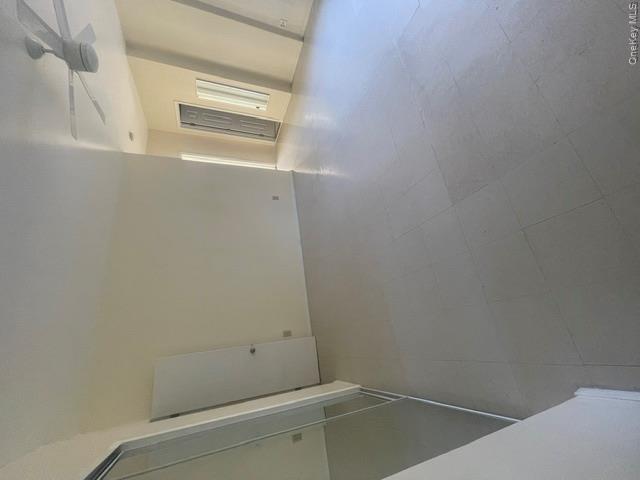 2167 Crotona Avenue 2i Property Photo 8