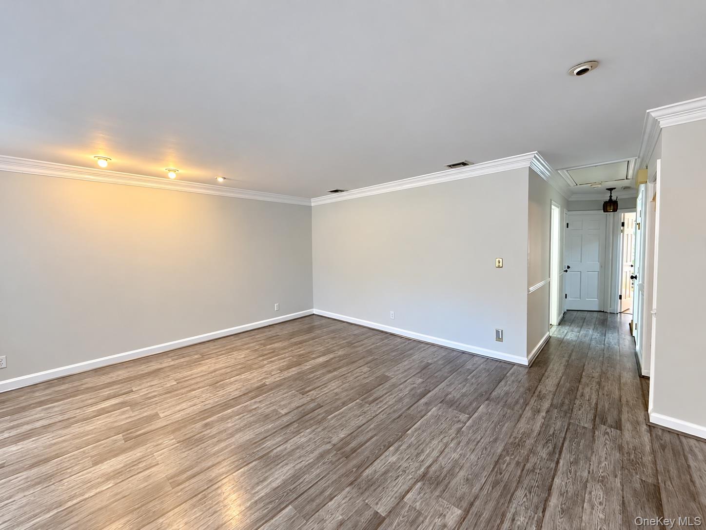 413 Washington Boulevard Main Property Photo 5