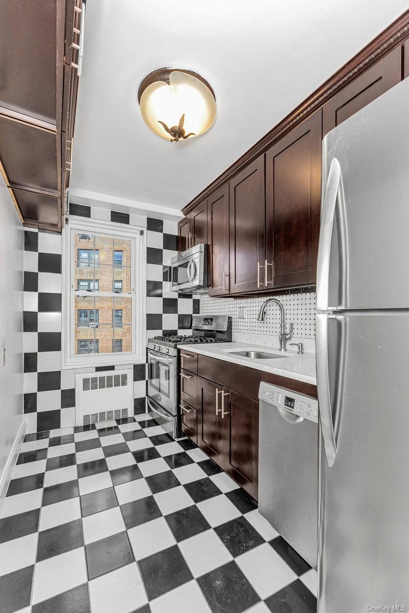 140-21 Burden Crescent 306 Property Photo 1