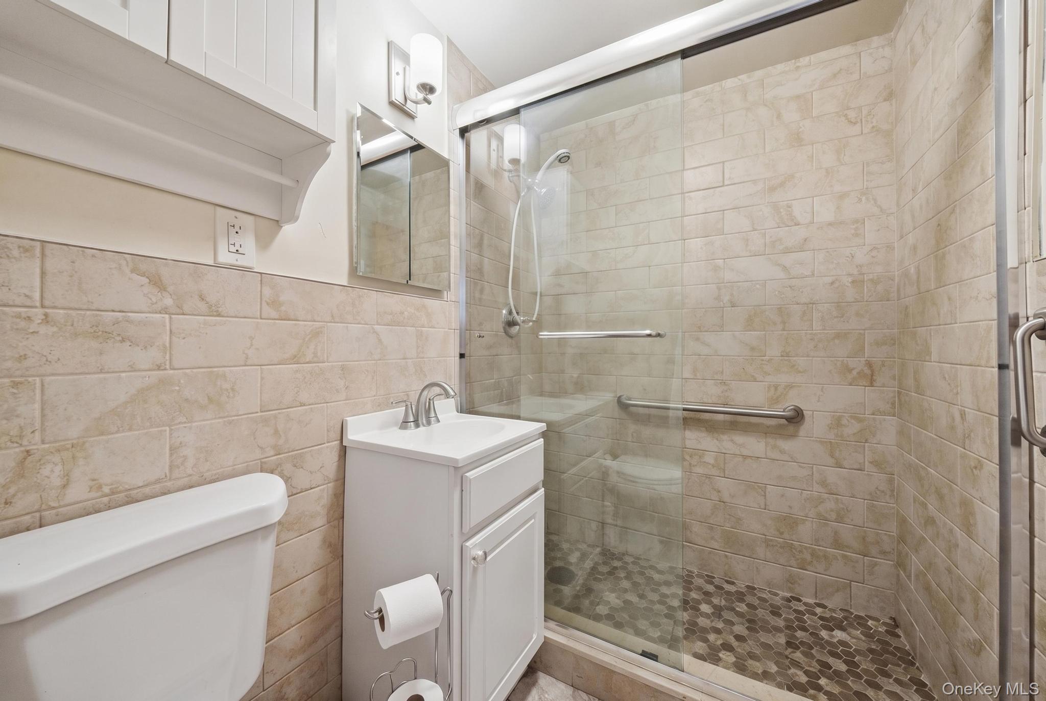6908 Penelope Avenue Property Photo 8