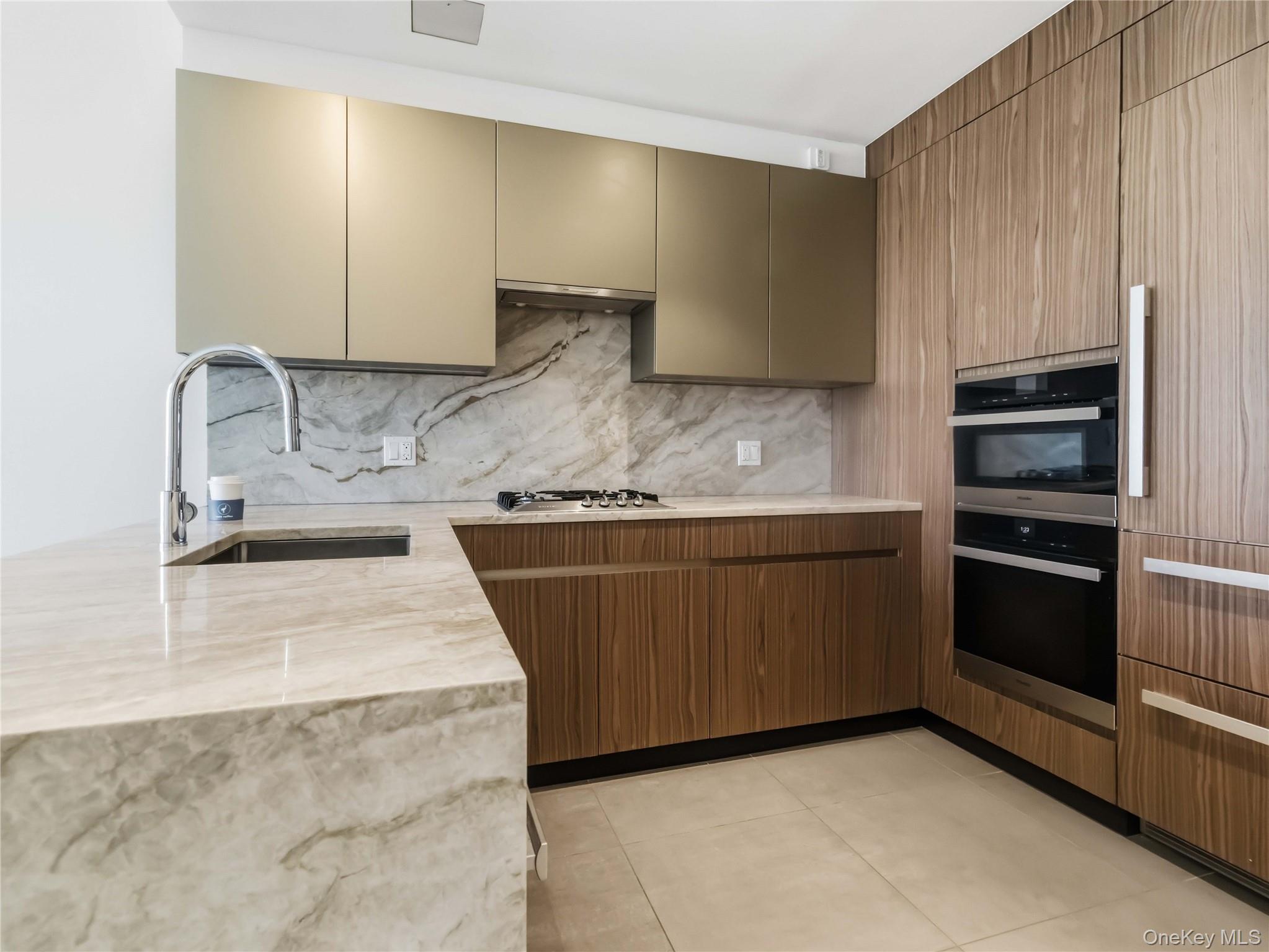 13327 39th Avenue Pha Property Photo 3