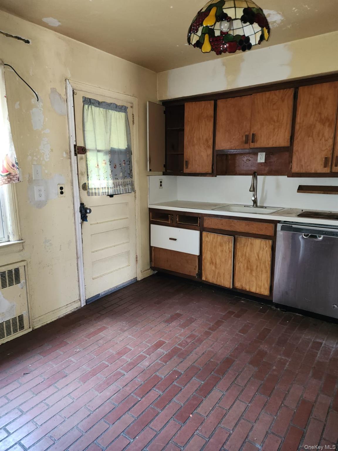 156 Brookside Ave. Property Photo 5
