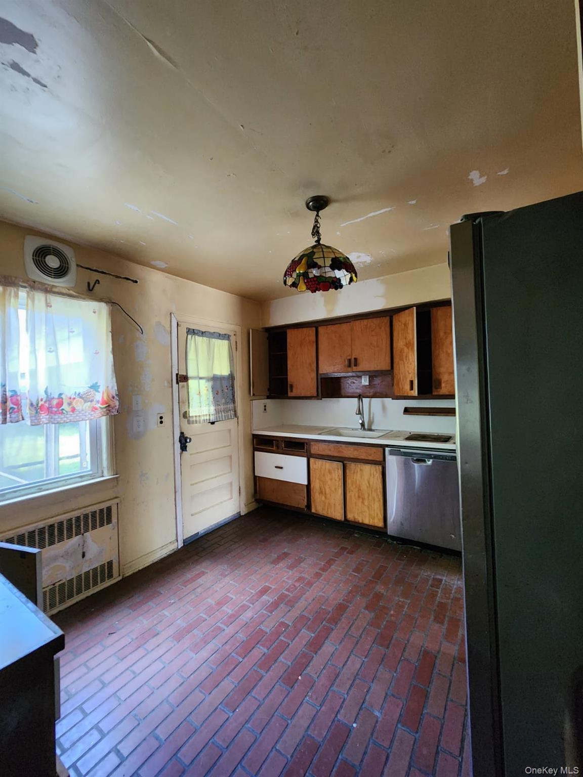 156 Brookside Ave. Property Photo 6