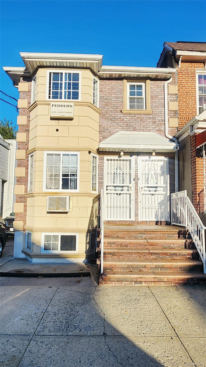 481 E 53rd Street Property Photo 1