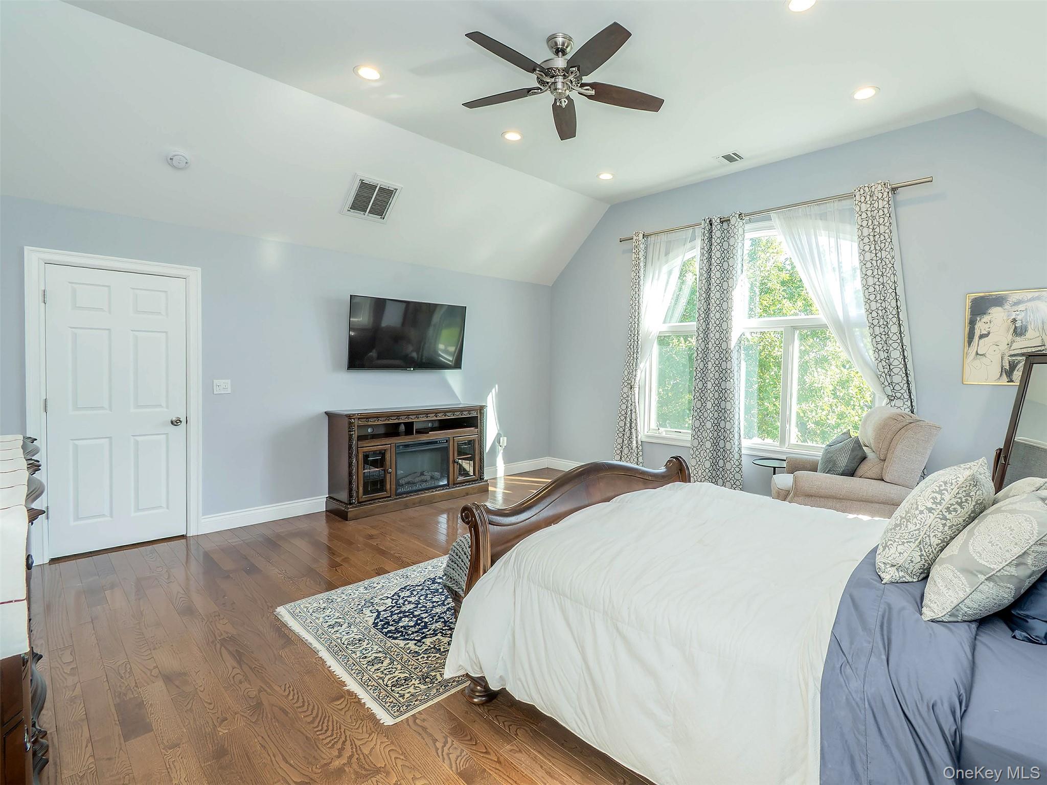 752 Kensington Court Property Photo 24