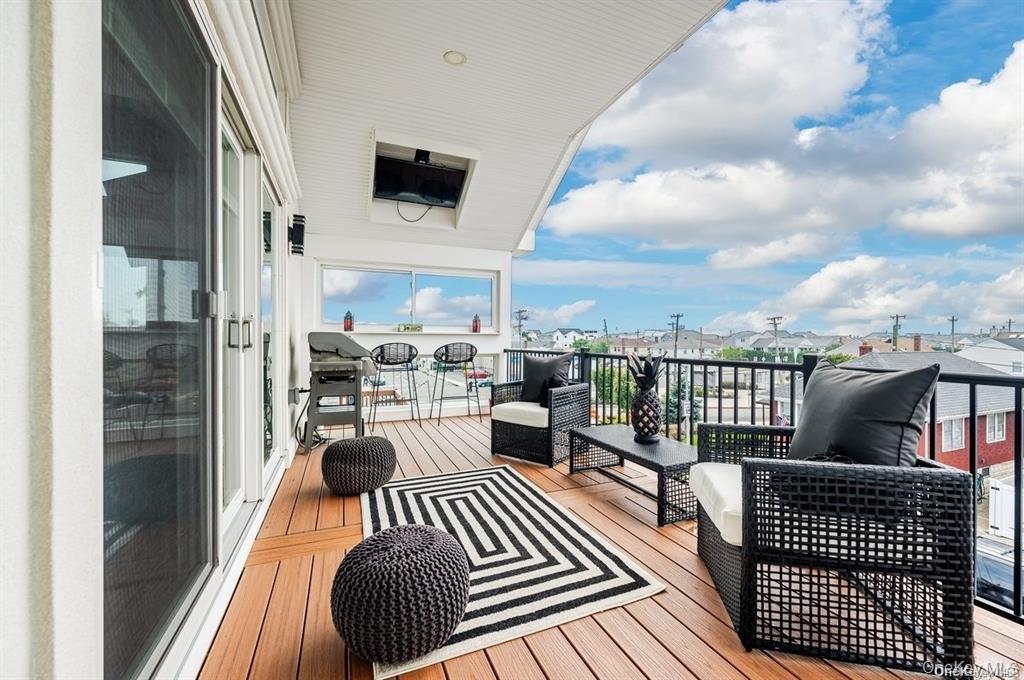 62 Ohio Avenue Upper Property Photo 2