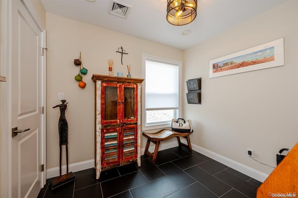 62 Ohio Avenue Upper Property Photo 10