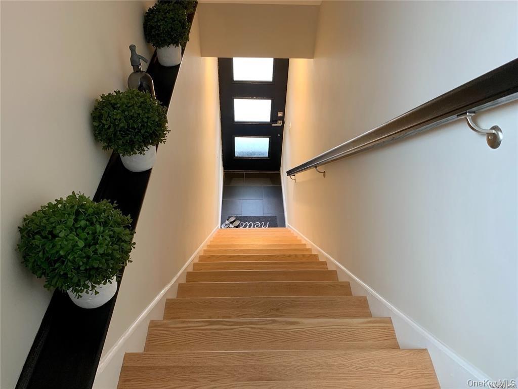 62 Ohio Avenue Upper Property Photo 12