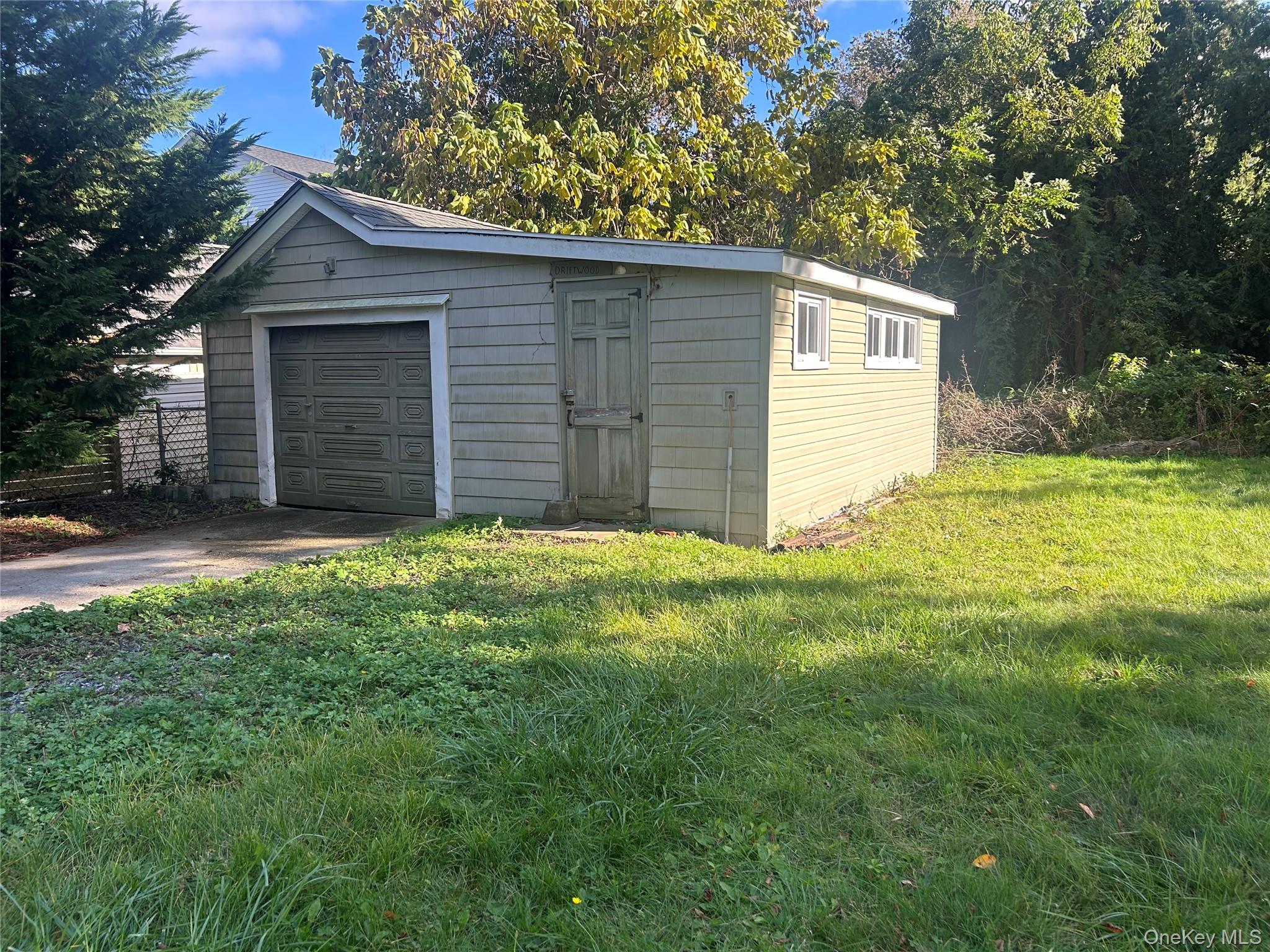 23 Whittier Drive Property Photo 2
