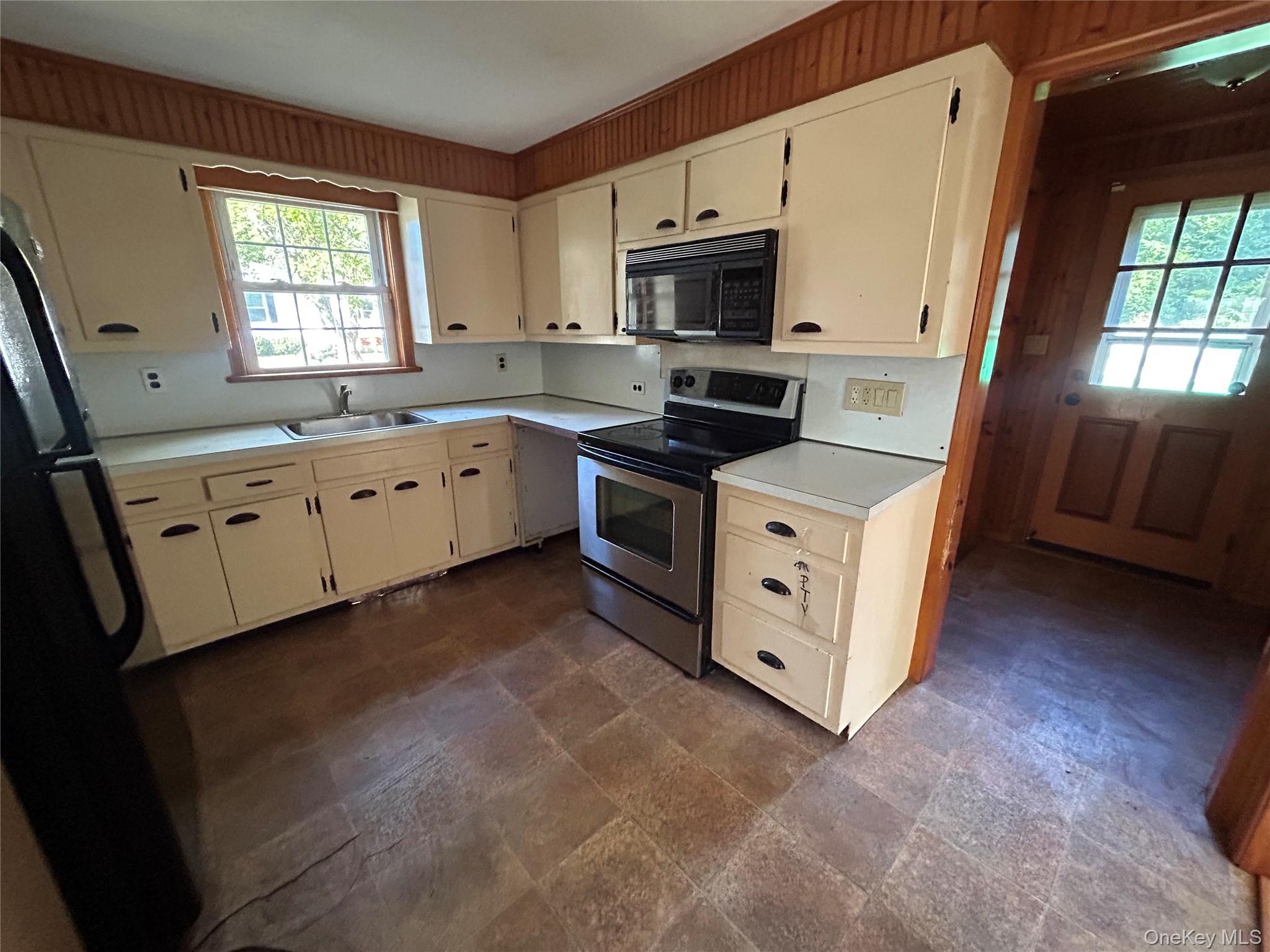 23 Whittier Drive Property Photo 6