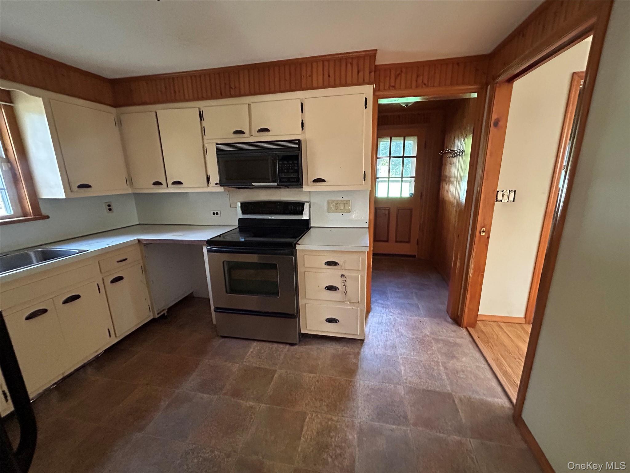 23 Whittier Drive Property Photo 7