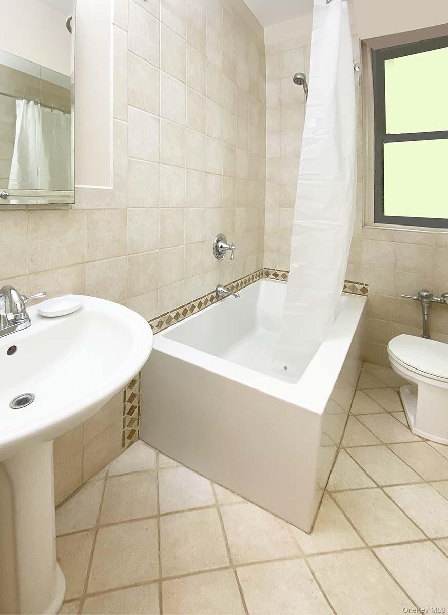 3017 Riverdale Avenue 2j Property Photo 3