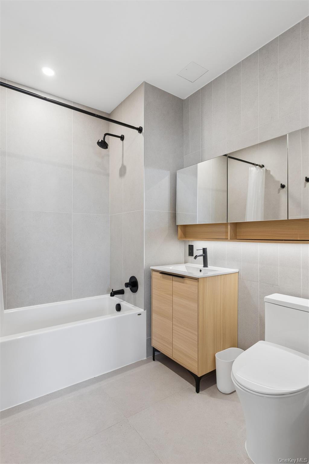 931 Carroll Street 1605 Property Photo 5