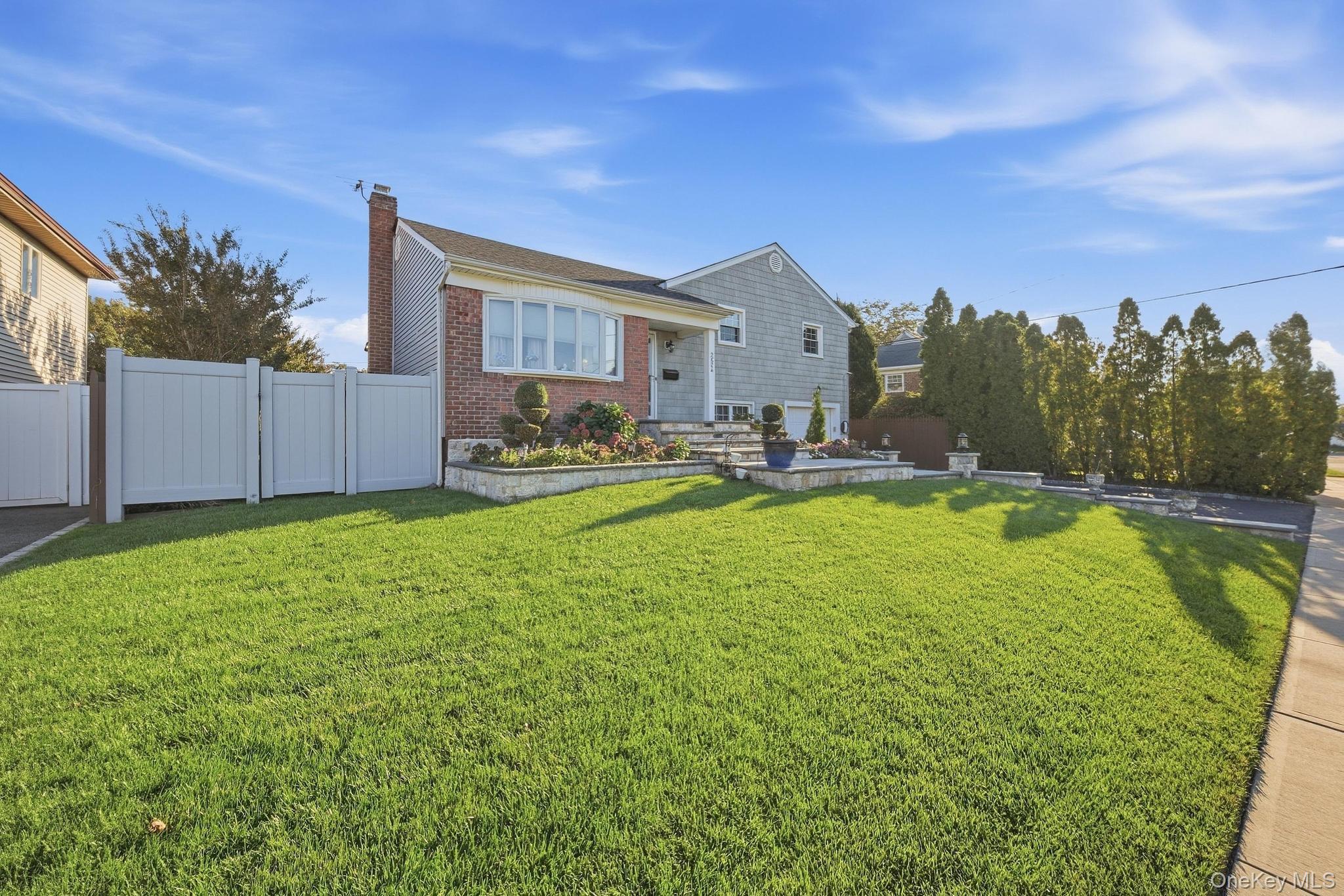 2624 Flower Street Property Photo 2