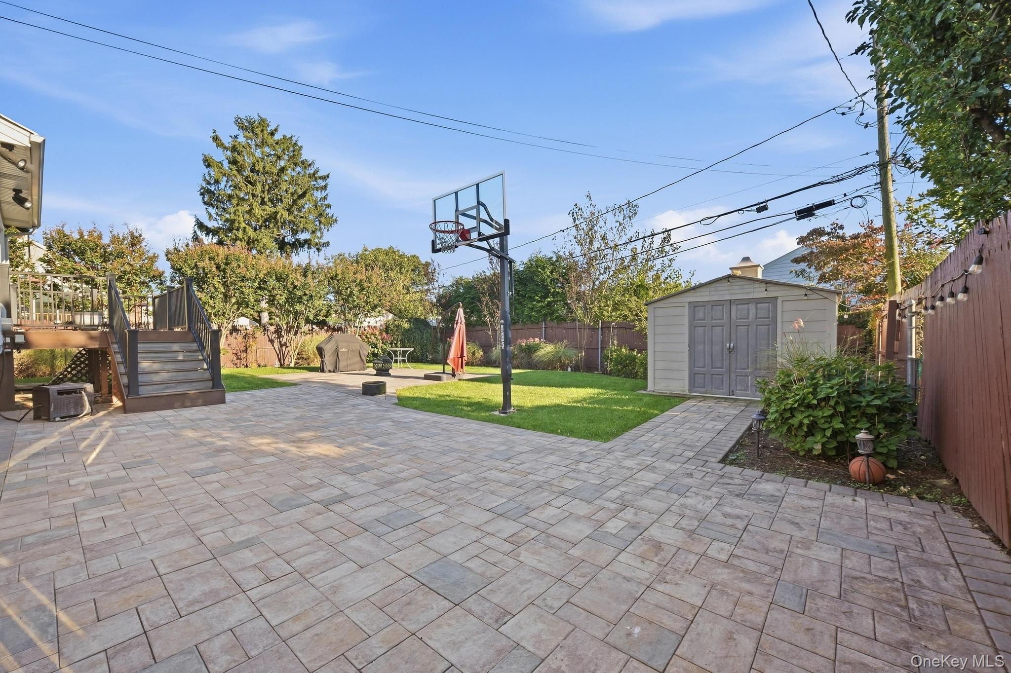 2624 Flower Street Property Photo 4
