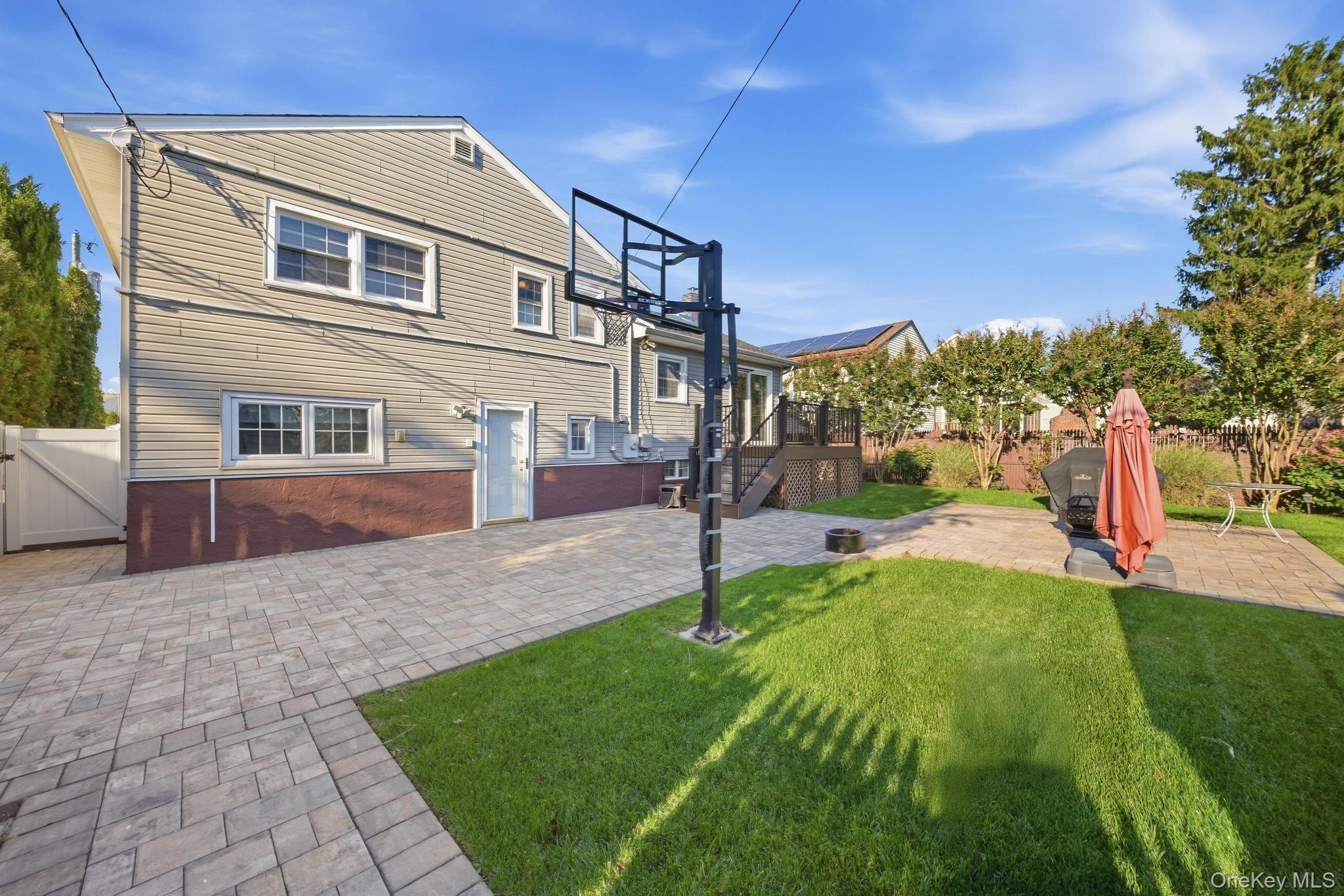 2624 Flower Street Property Photo 5