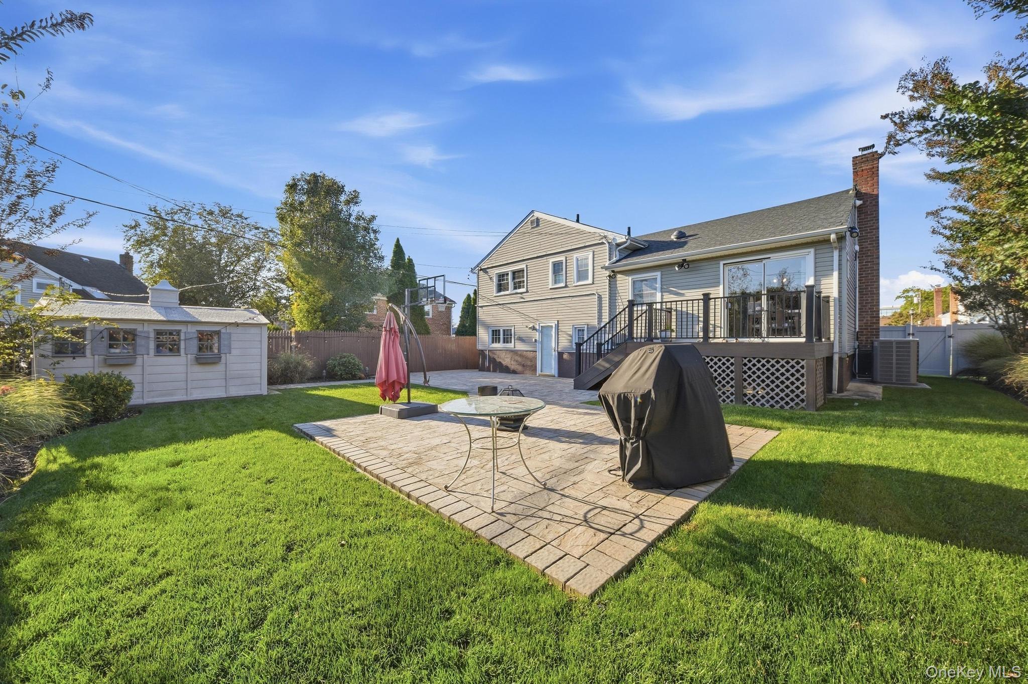 2624 Flower Street Property Photo 6