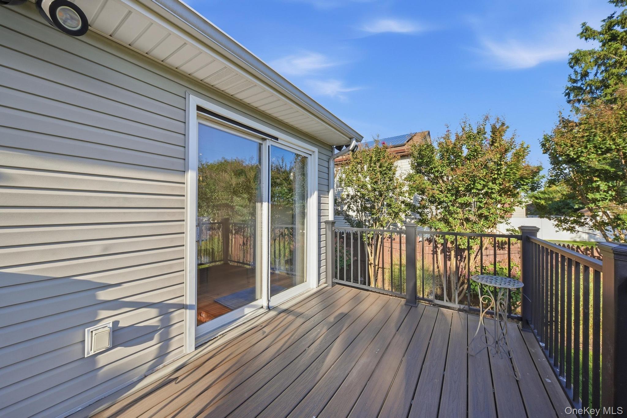 2624 Flower Street Property Photo 8