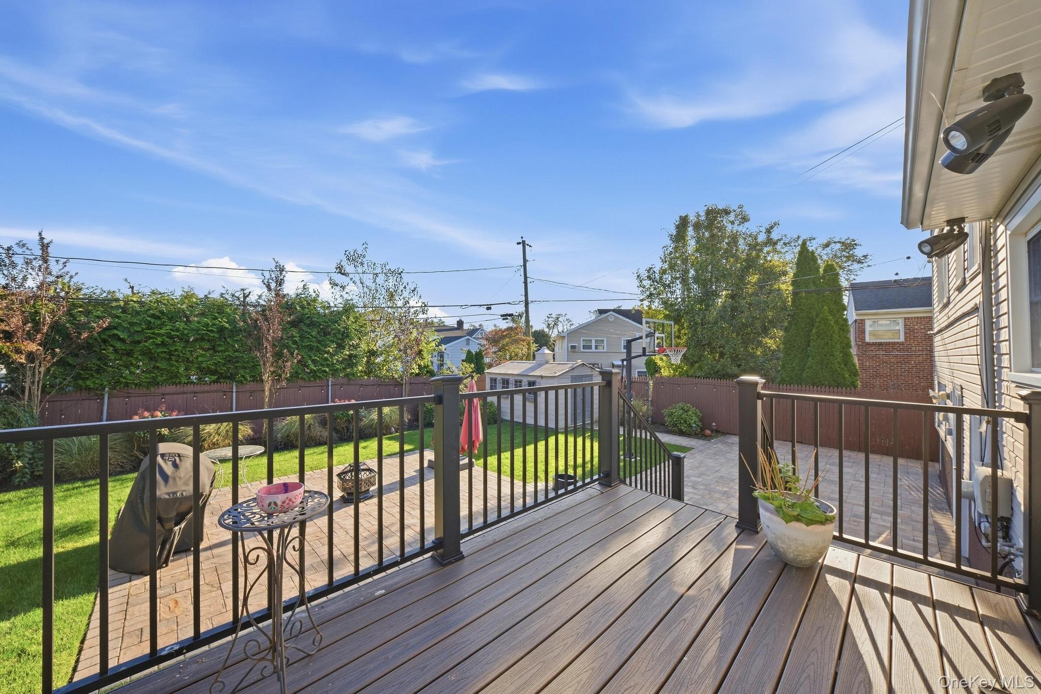 2624 Flower Street Property Photo 9