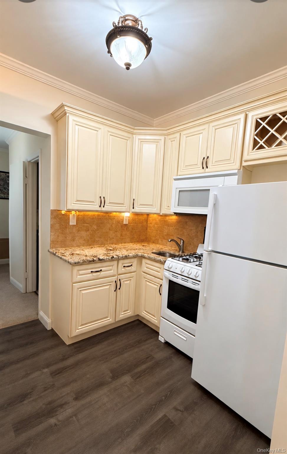 1185 E Broadway 4e Property Photo 3