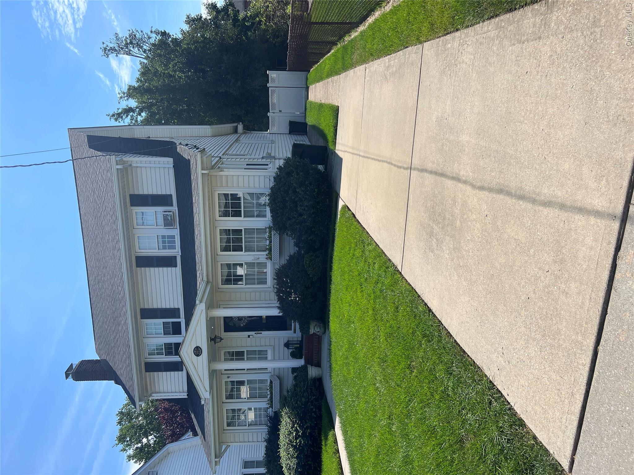992 Davison Place Property Photo 1