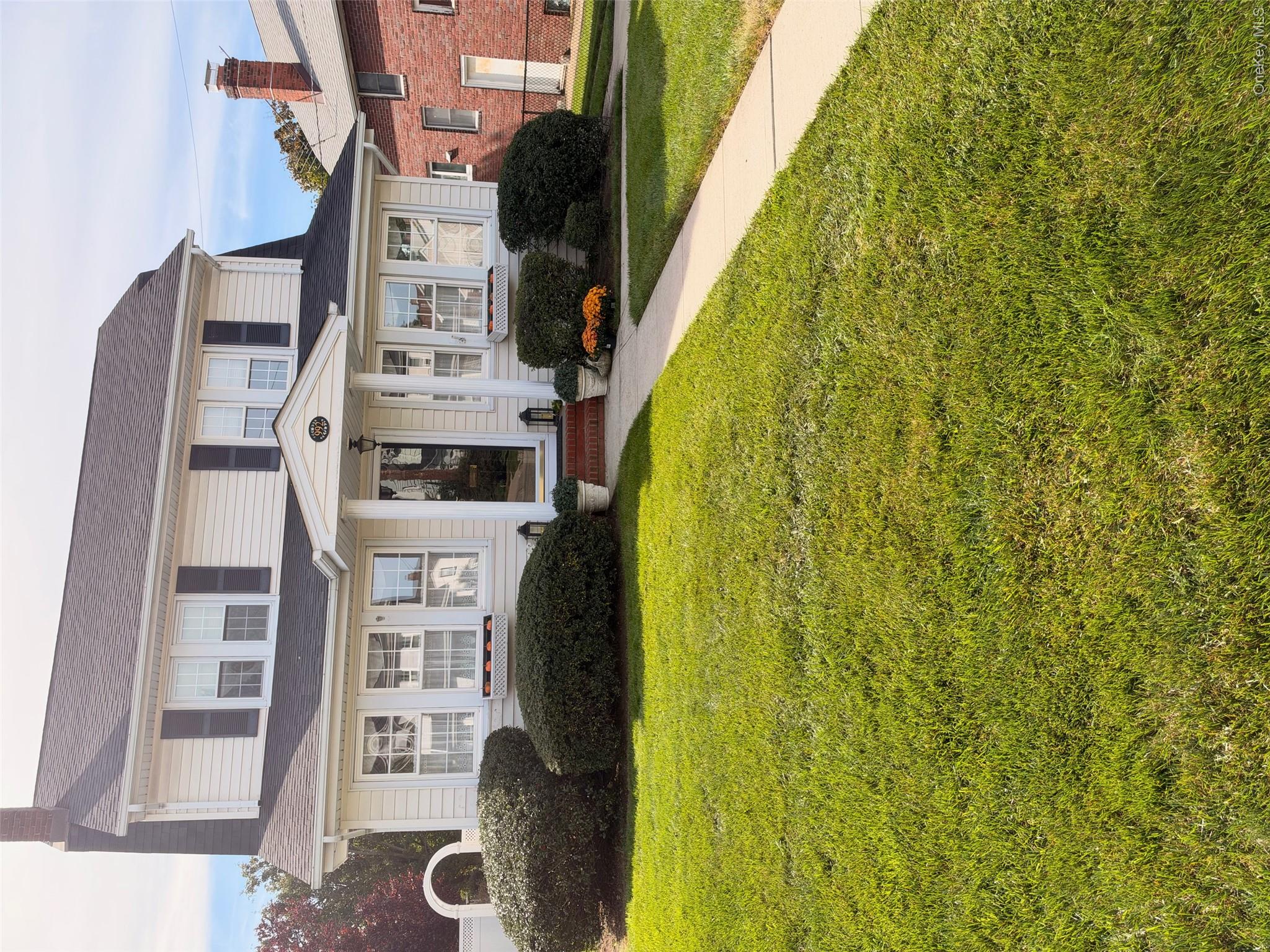 992 Davison Place Property Photo 1