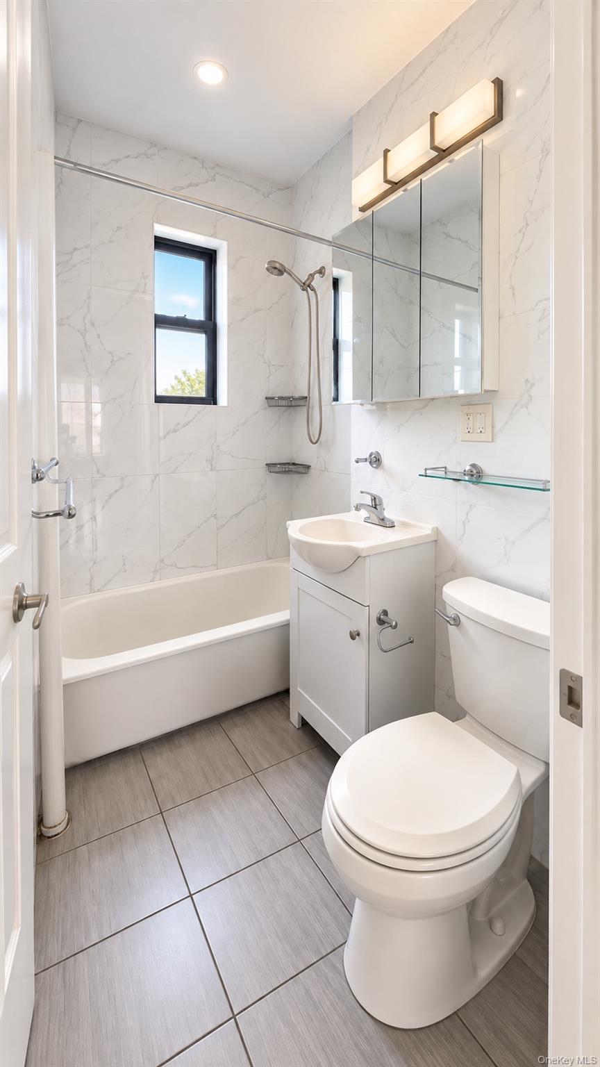 21-78 35th Street 5e Property Photo 12