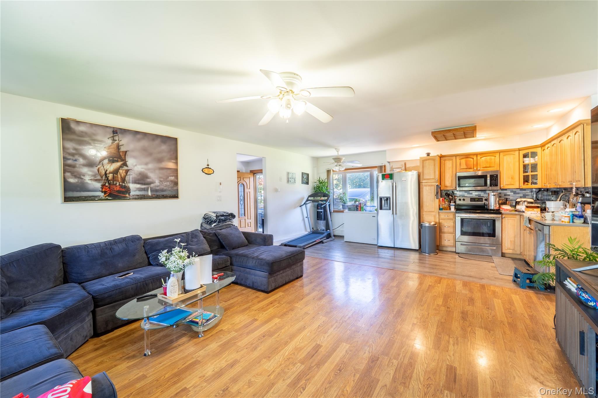 220 Jerusalem Avenue Property Photo 7