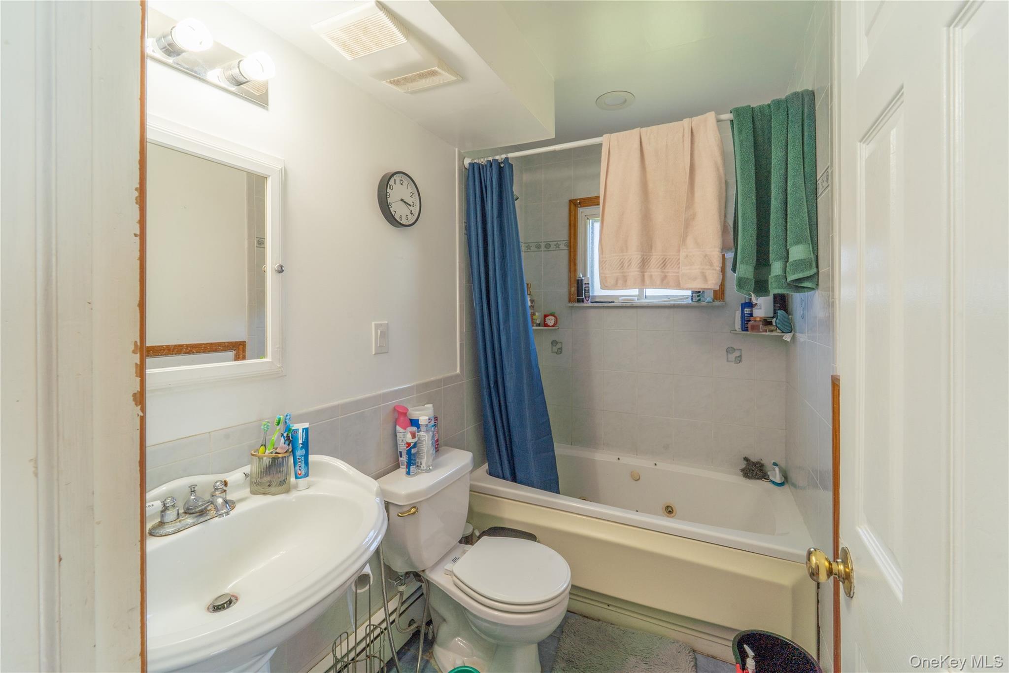 220 Jerusalem Avenue Property Photo 9