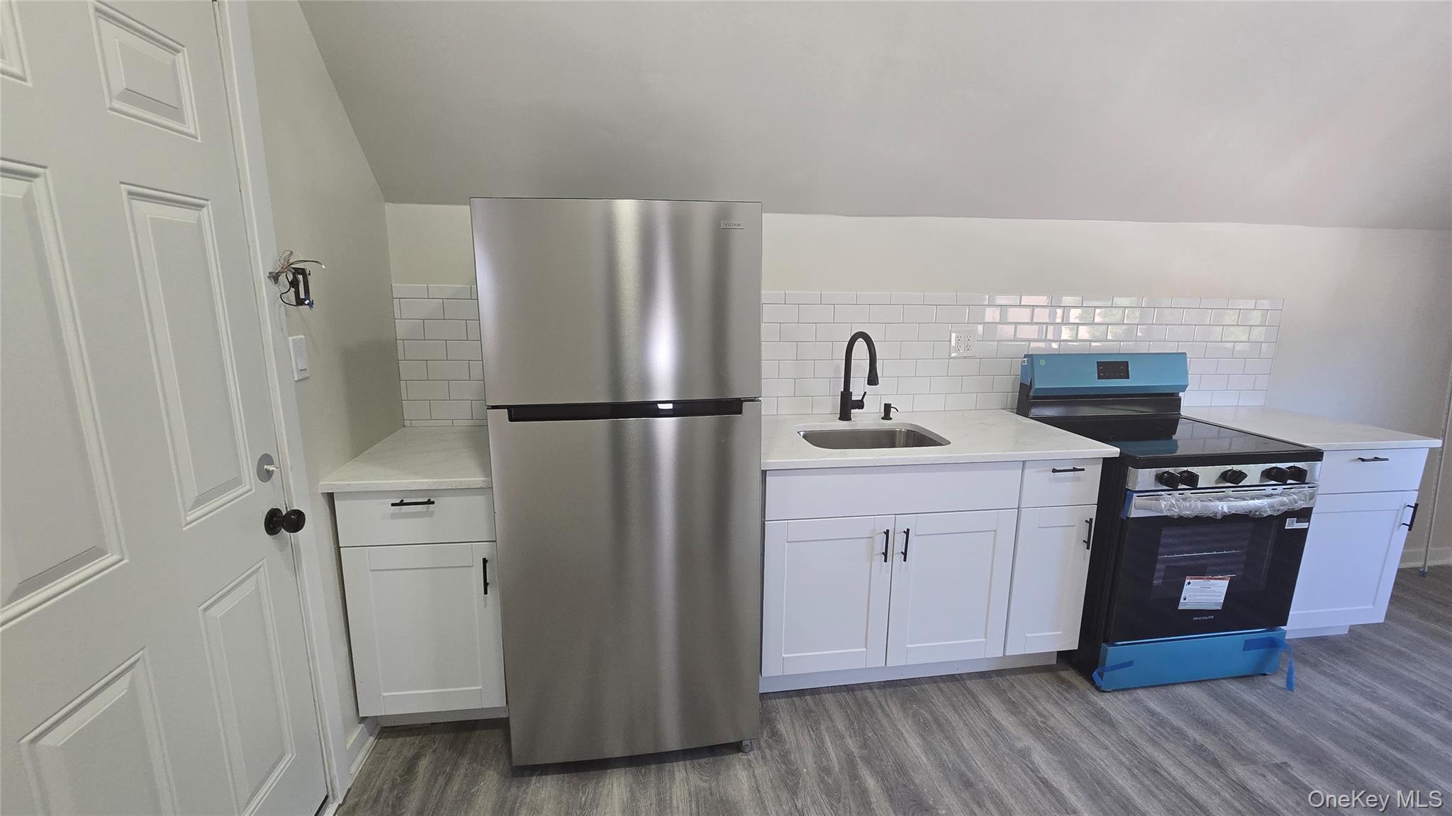 48 S Clinton Street Property Photo 1