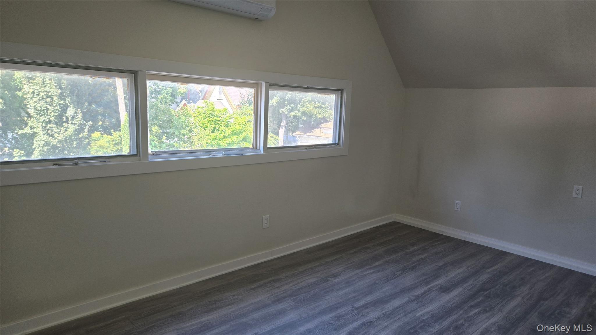 48 S Clinton Street Property Photo 2
