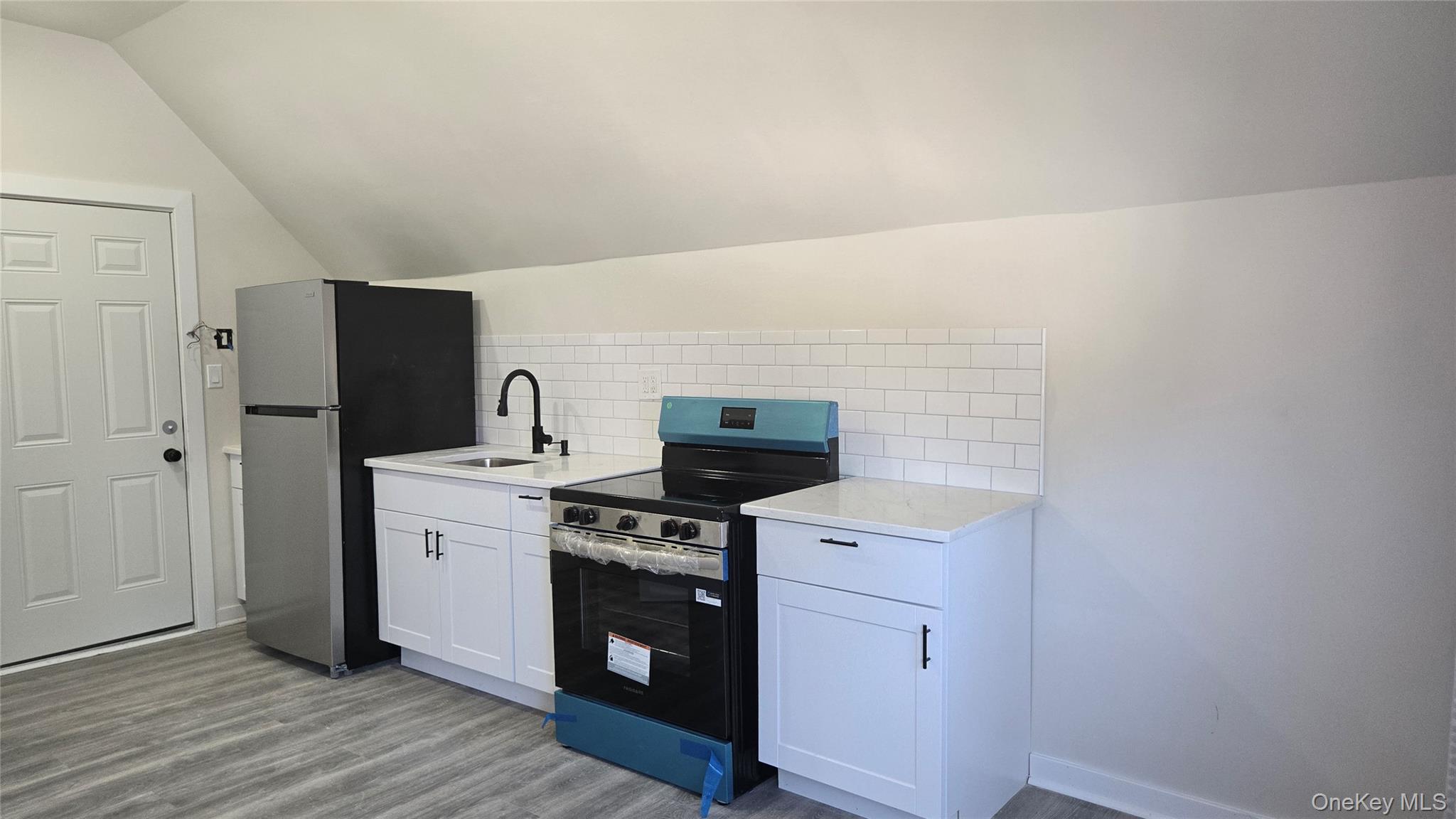 48 S Clinton Street Property Photo 5