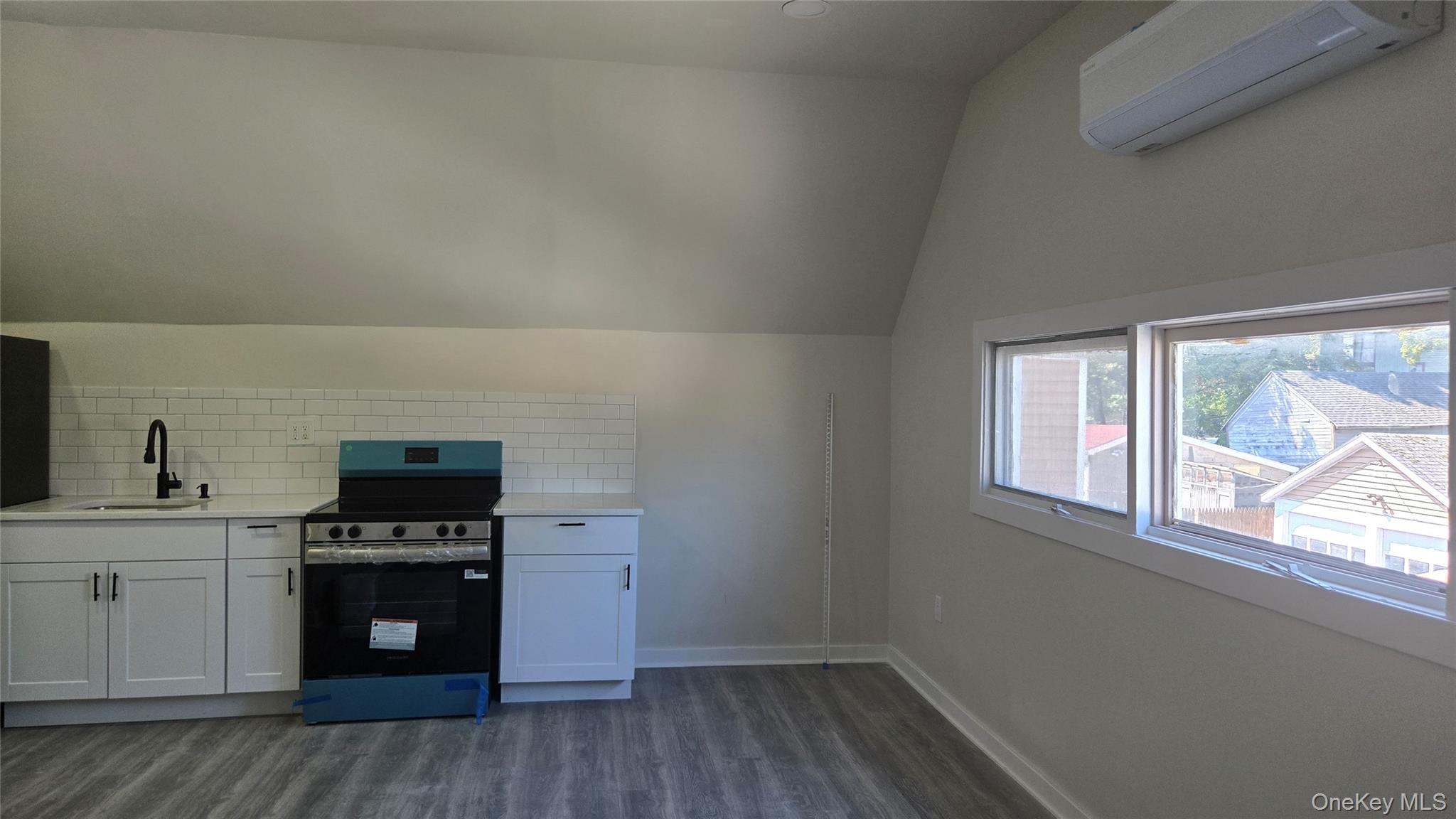 48 S Clinton Street Property Photo 10