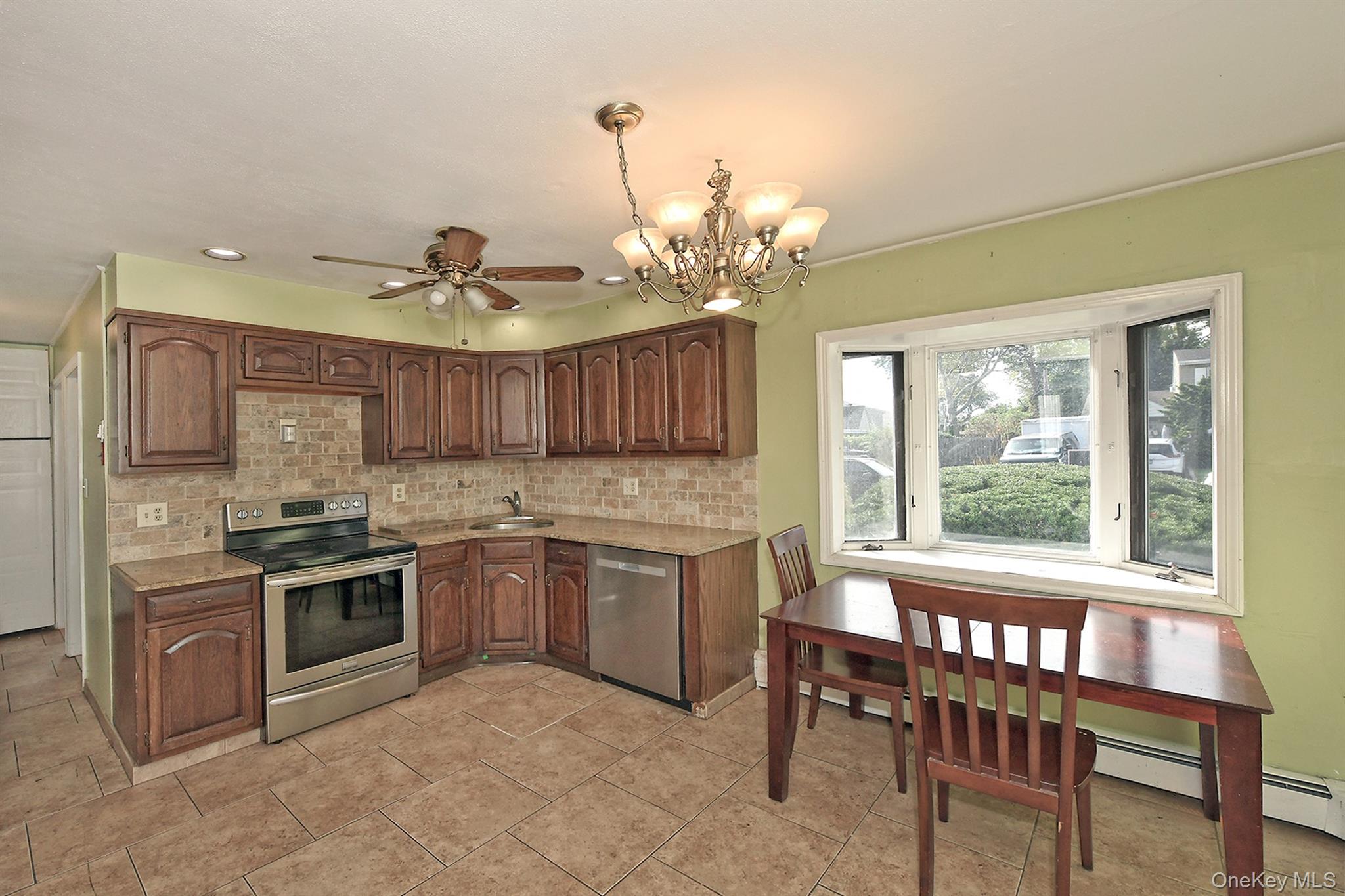 139 Horn Lane Property Photo 4
